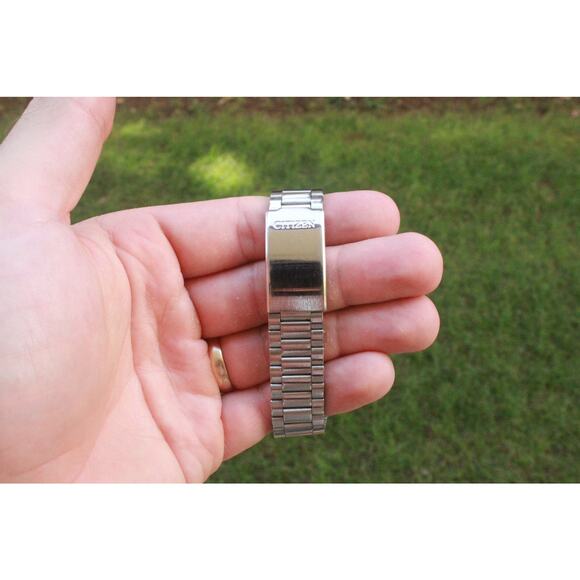 Vintage 1982 Citizen Automatic Mens Silver Watch W/daydate & Gold accents - Picture 5 of 6